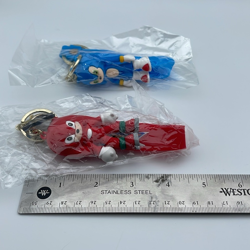 Sonic Red and Blue Character Keychains - Picture 4 of 4